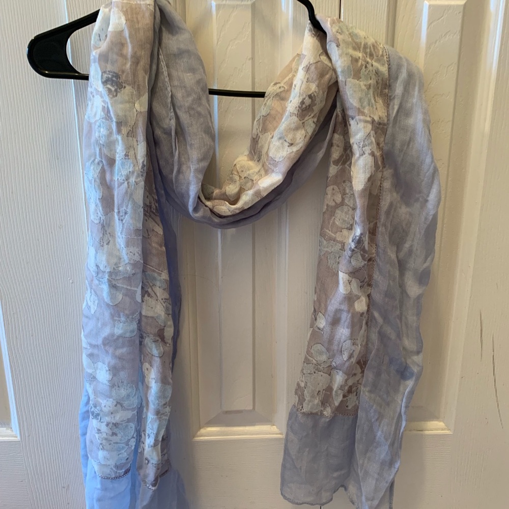 Women’s scarf